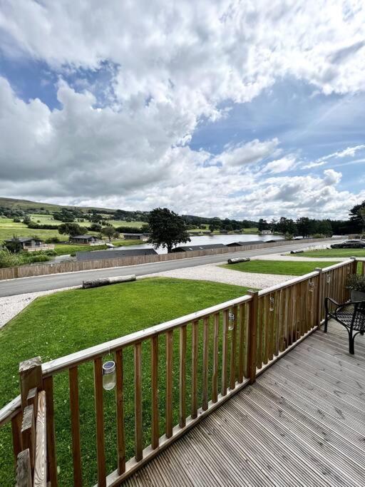 Diddly Squat Lodge With Hot Tub, Pendle View Holiday Park Клайтеро Экстерьер фото