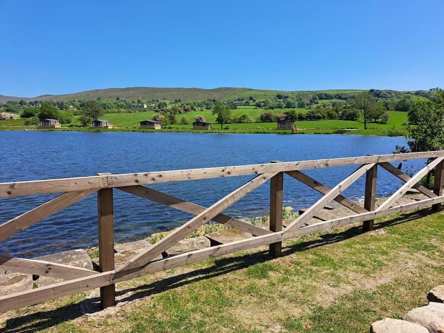 Diddly Squat Lodge With Hot Tub, Pendle View Holiday Park Клайтеро Экстерьер фото