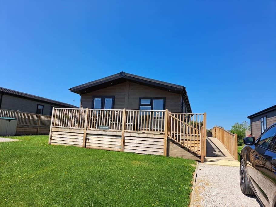 Diddly Squat Lodge With Hot Tub, Pendle View Holiday Park Клайтеро Экстерьер фото