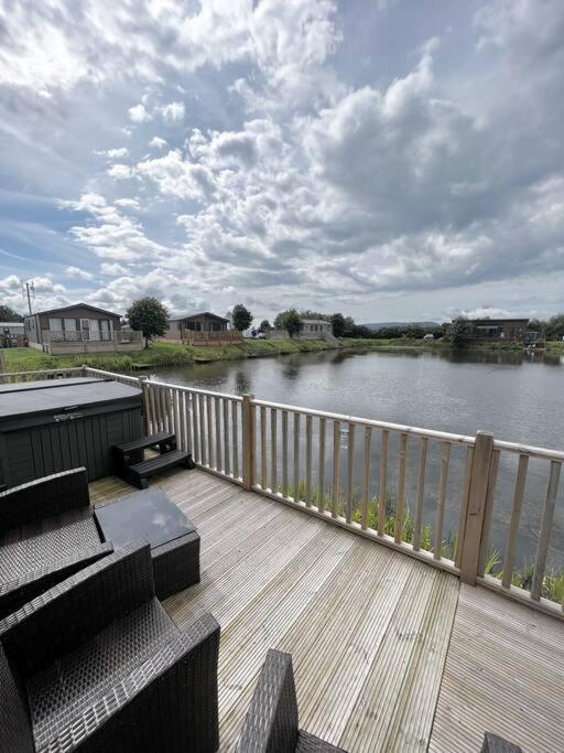 Diddly Squat Lodge With Hot Tub, Pendle View Holiday Park Клайтеро Экстерьер фото