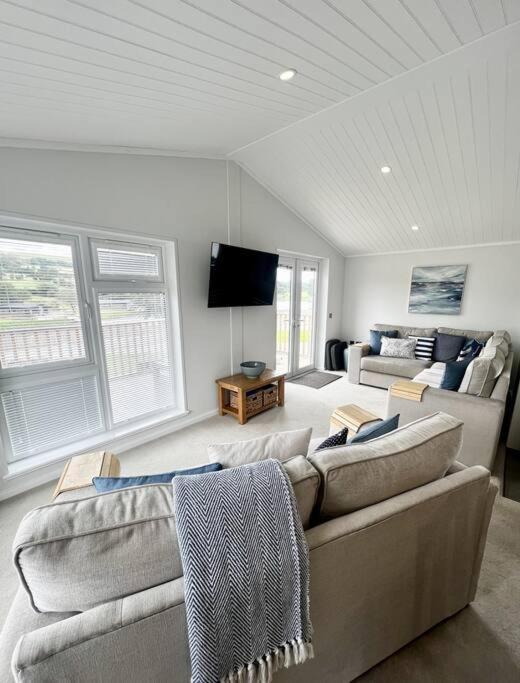 Diddly Squat Lodge With Hot Tub, Pendle View Holiday Park Клайтеро Экстерьер фото